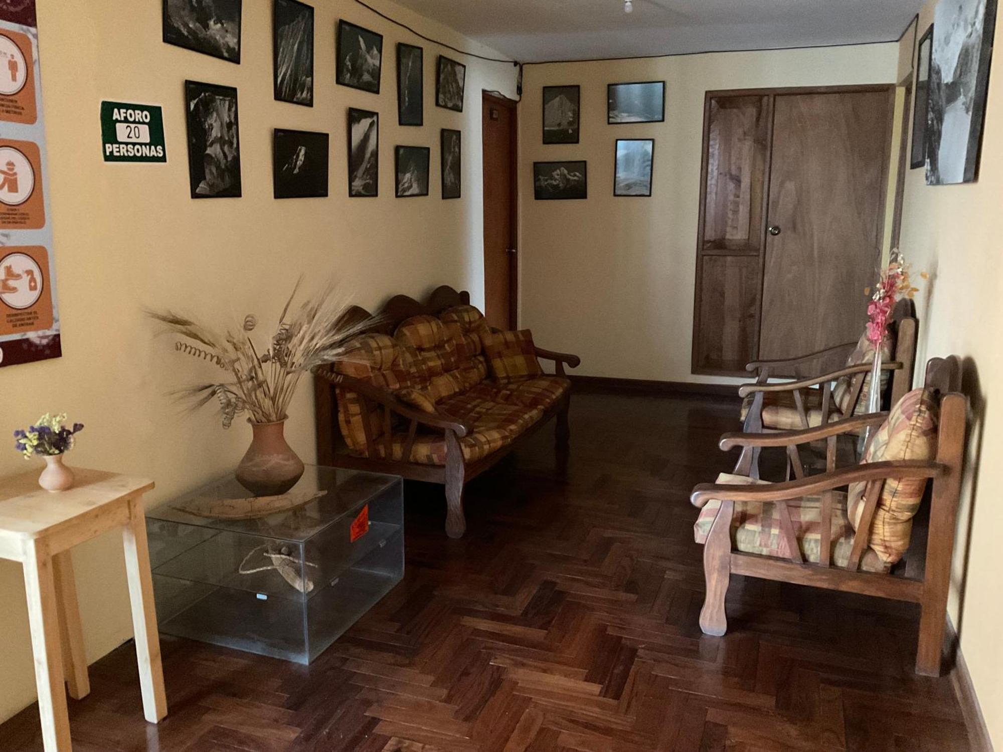 Готель La Casa De Zarela Уарас Екстер'єр фото