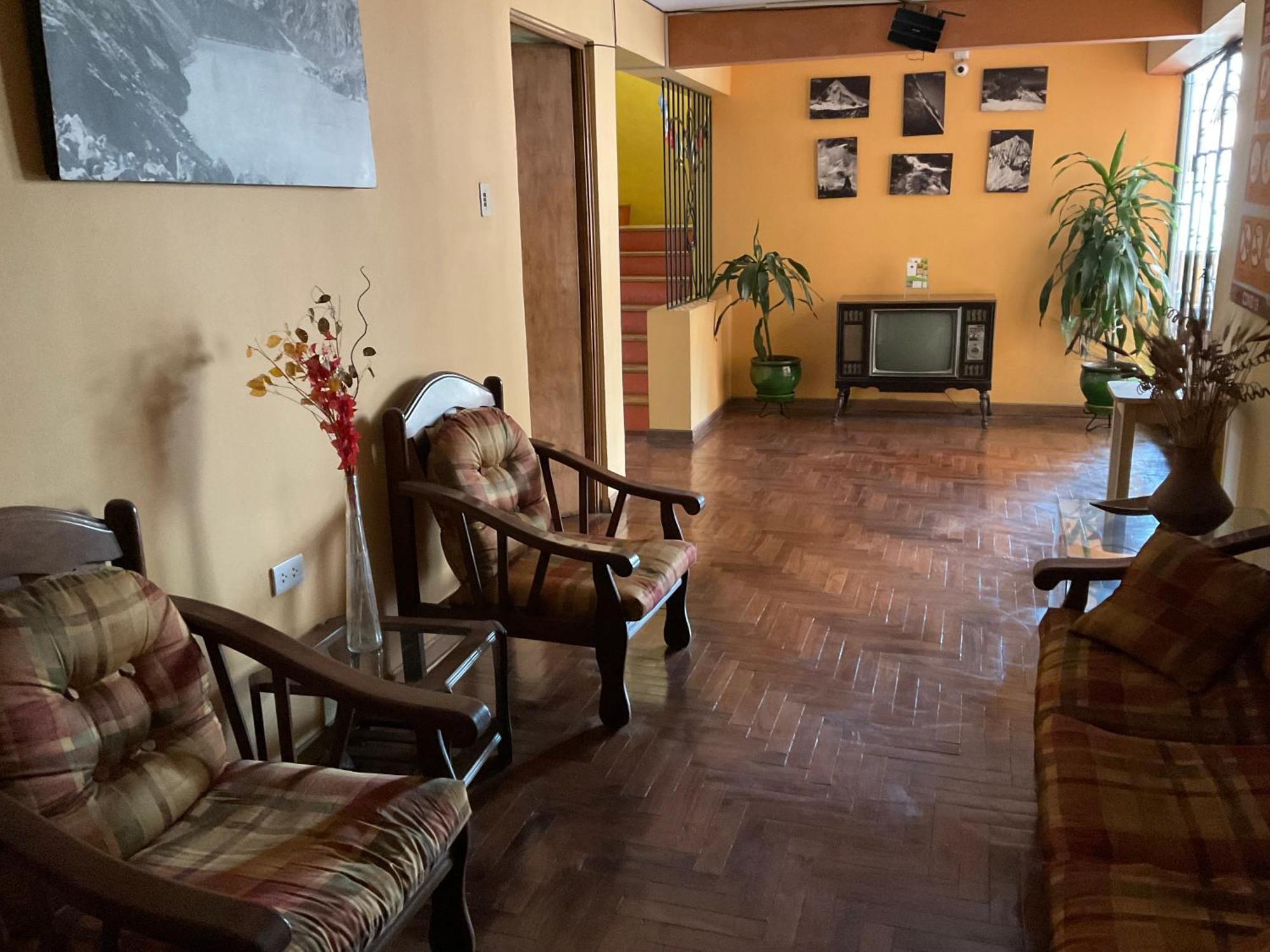 Готель La Casa De Zarela Уарас Екстер'єр фото